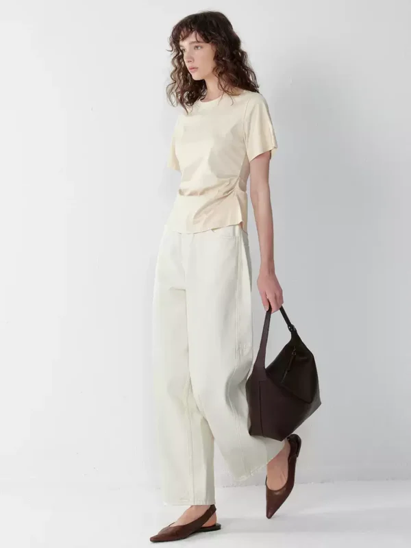 Ladies with pleated waist-cinching short-sleeved shirts