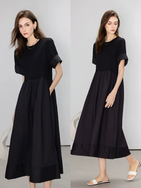 A laid-back style black dress with a round neck