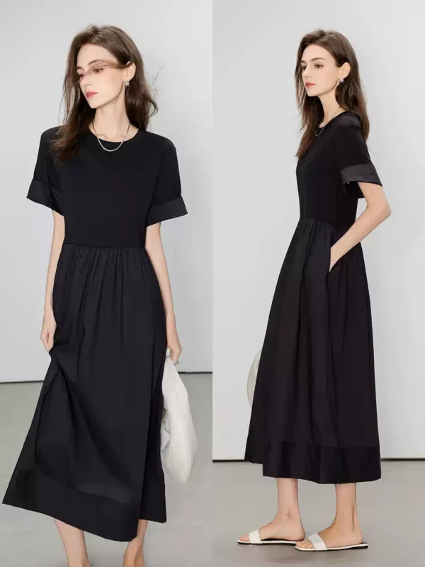 A laid-back style black dress with a round neck