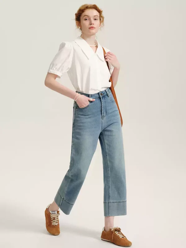 A V-neck shirt with puffed sleeves for women