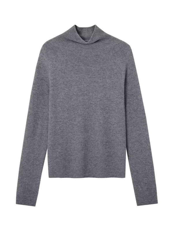 Comfortable soft and solid-colored knitted sweater