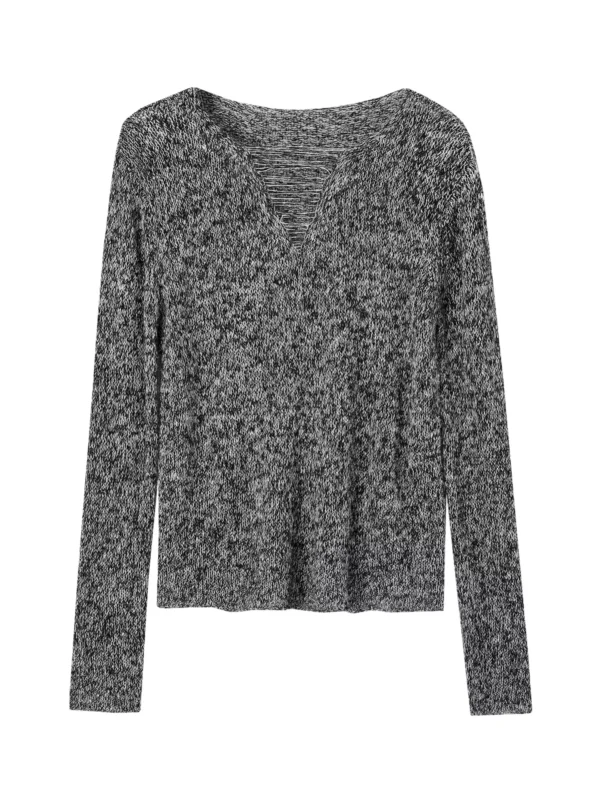 A laid-back and soft knitted sweater top
