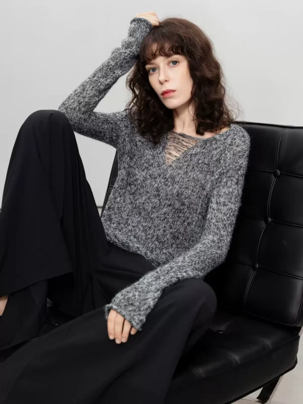 A laid-back and soft knitted sweater top