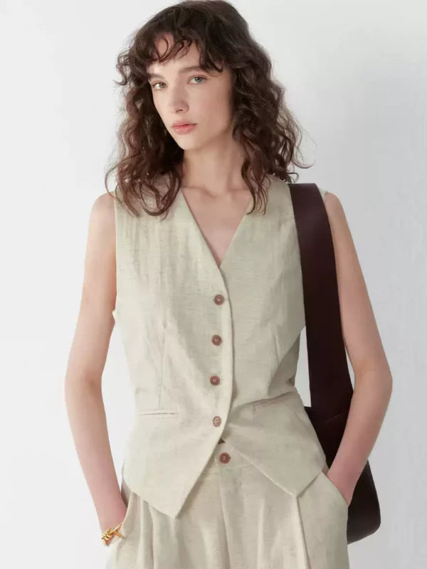 A two-piece set of waistcoat and wide-leg trousers for ladies