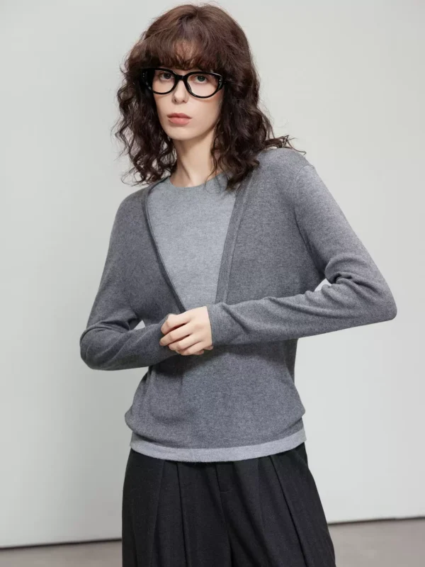 Two fake color-blocking knitted sweater tops