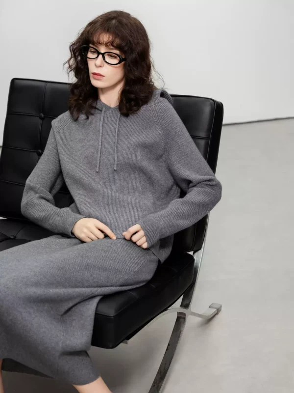 College knitted top and skirt set