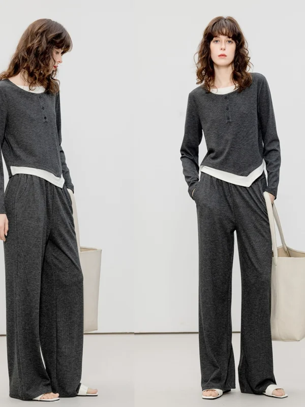 A comfortable and laid-back knitted suit for women