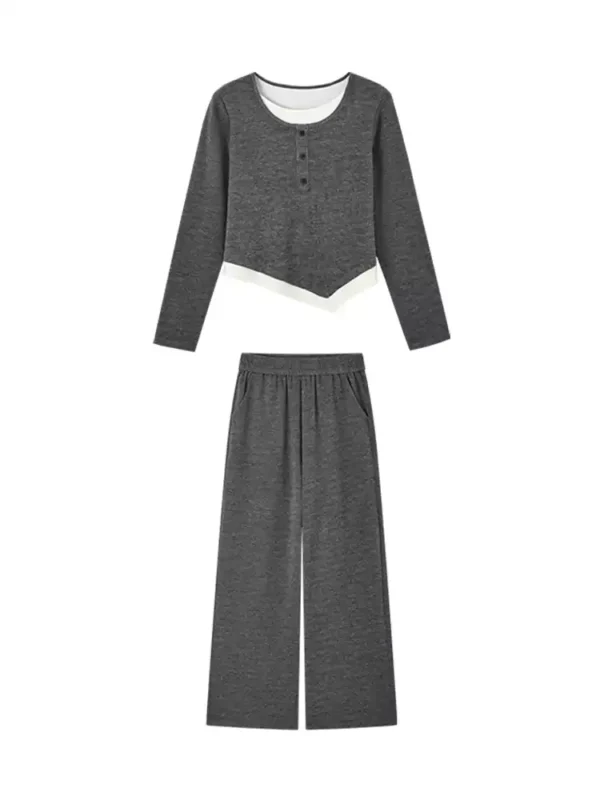 A comfortable and laid-back knitted suit for women