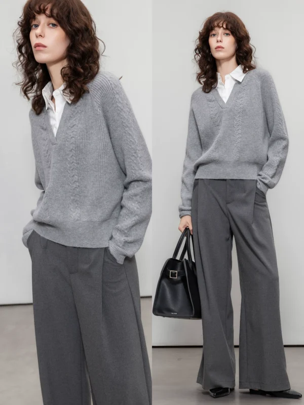 A collared knitted sweater with contrasting colors