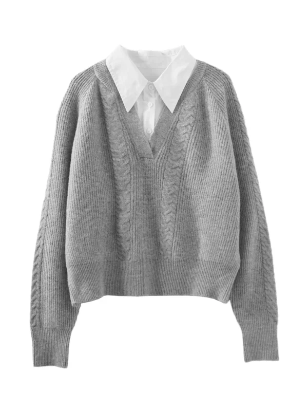 A collared knitted sweater with contrasting colors