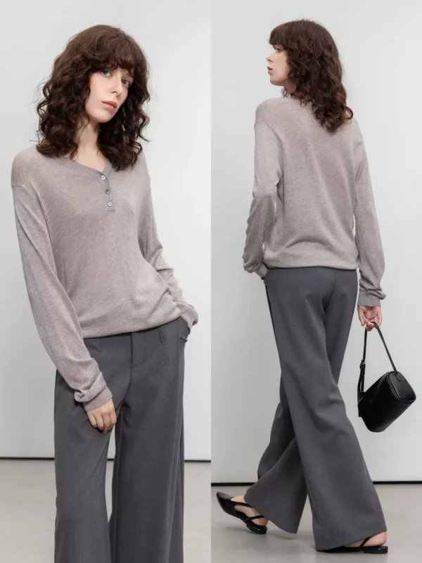 Three-button long-sleeved knitted sweater