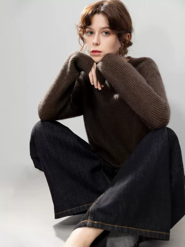 Elegant cut-out semi-high-neck sweater for women