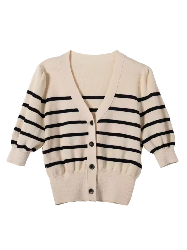 A woman in a light and mature lapel sweater