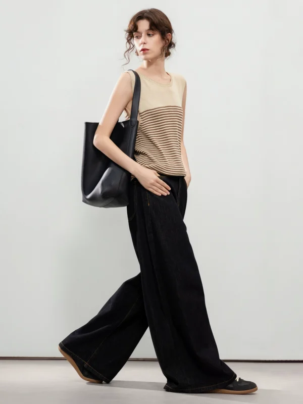 Retro-style sleeveless contrasting color striped sweater