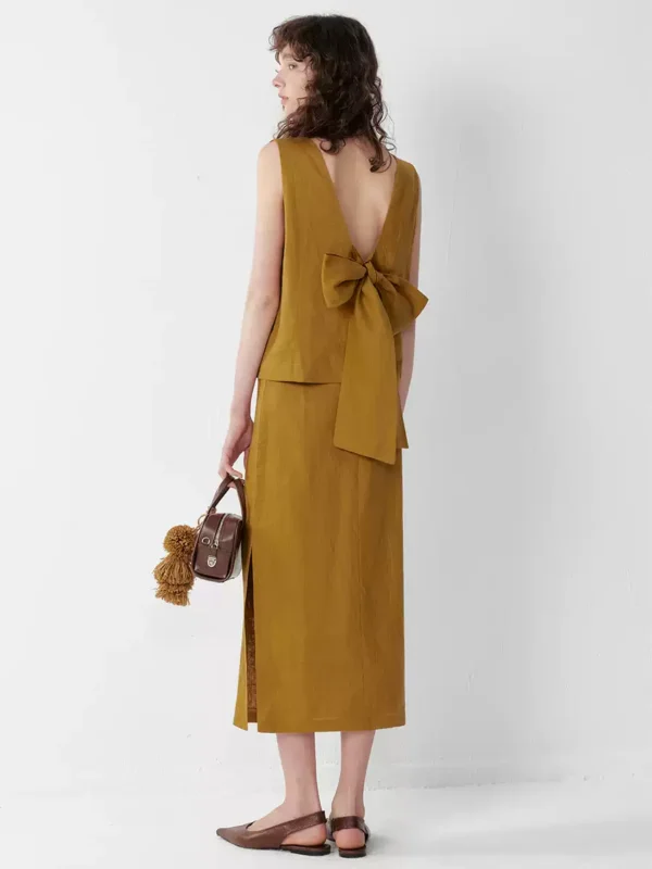 A V-neck vest and a skirt suit for women