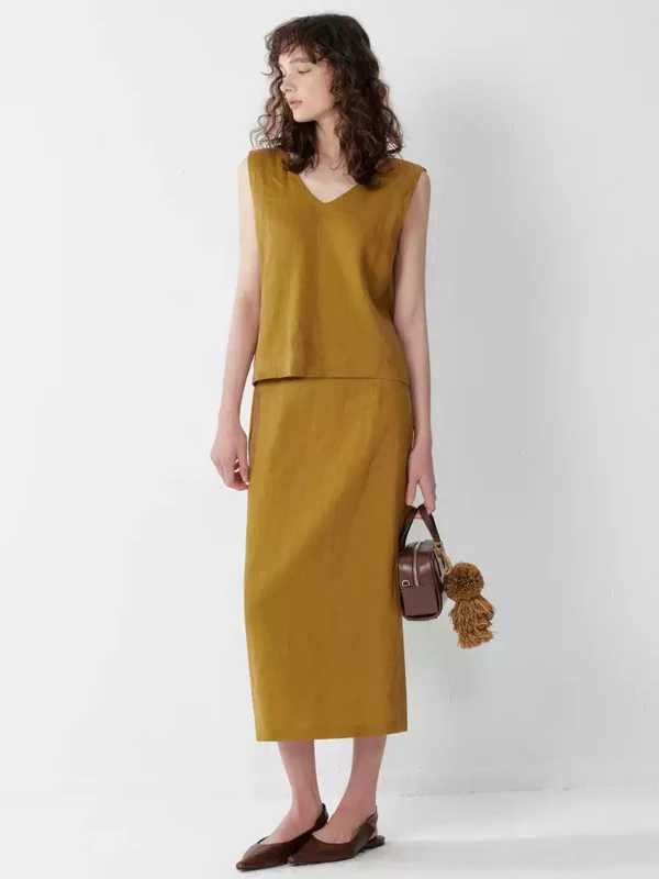 A V-neck vest and a skirt suit for women