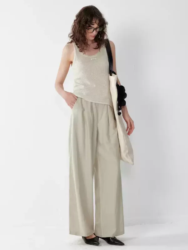 A long-sleeved shirt and wide-leg pants suit for ladies