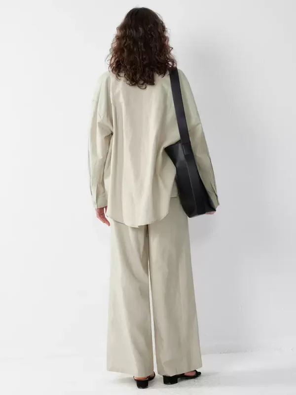 A long-sleeved shirt and wide-leg pants suit for ladies