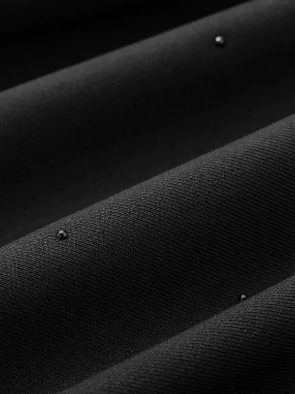 Mid-length skirts for commuting jobs - Image 3