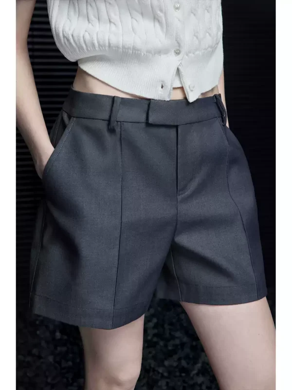 A woman in loose grey high-end shorts - Image 4