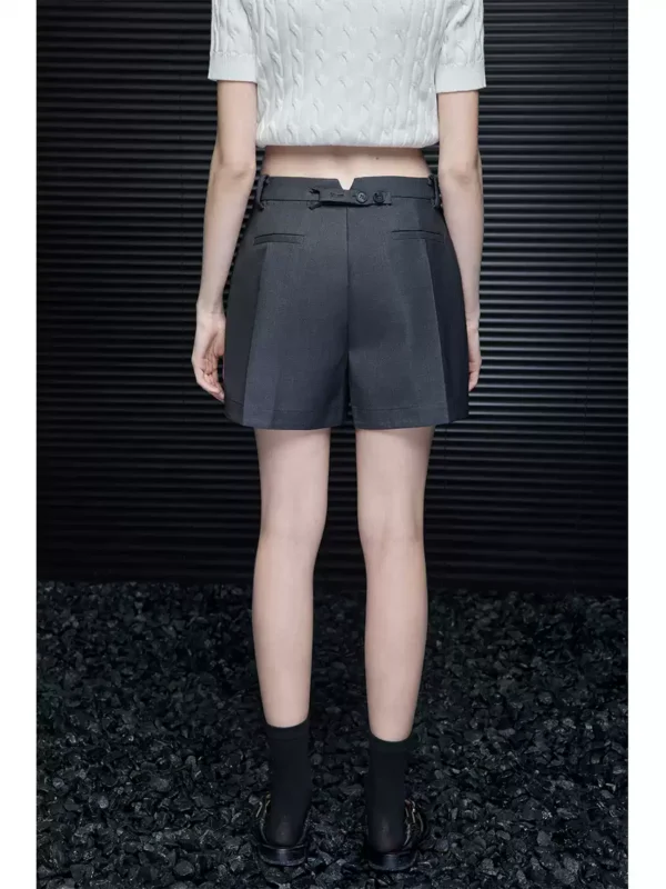 A woman in loose grey high-end shorts - Image 3