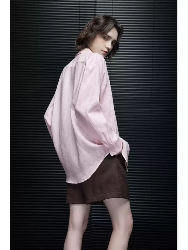 A woman in a pink linen long-sleeved shirt - Image 2