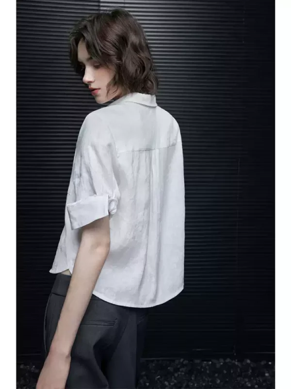 A thin white linen short-sleeved shirt for women - Image 3