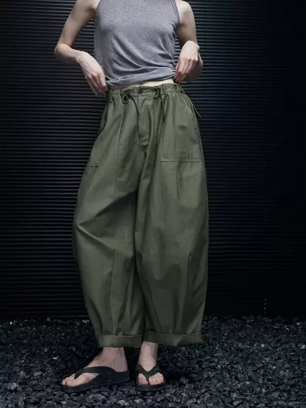 Wide-leg pants in a loose and laid-back style for women - Image 3
