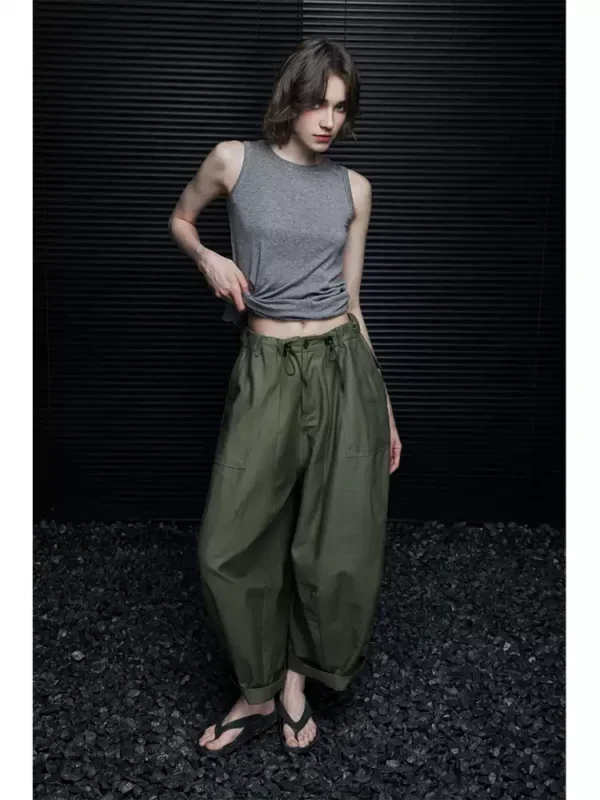 Wide-leg pants in a loose and laid-back style for women