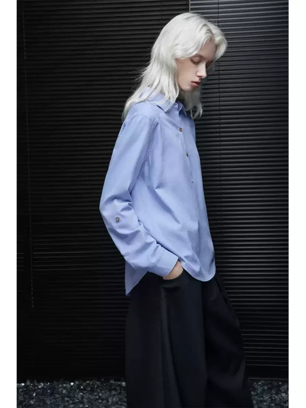 A woman wearing a light luxury and youthful long-sleeved shirt - Image 3
