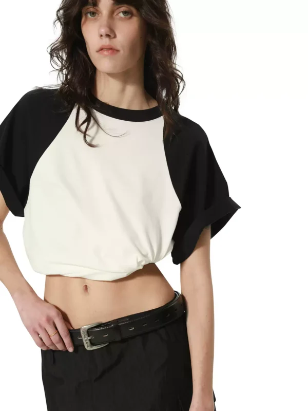 A versatile color-blocking round-neck top - Image 2