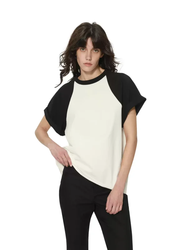 A versatile color-blocking round-neck top - Image 3