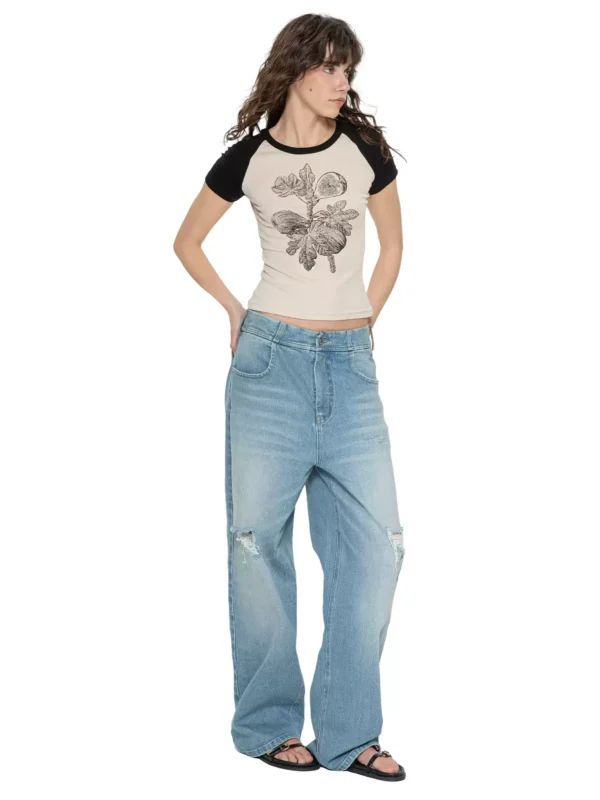 A niche T-shirt top with a unique design sense