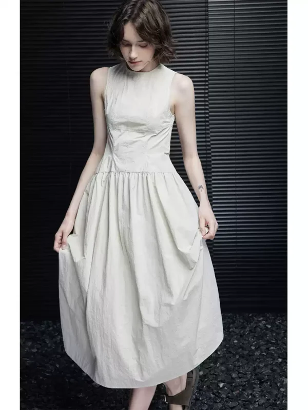 A slimming sleeveless mid-length dress for women - Image 4