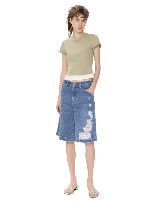 Fitted and shoulder-fitting short-sleeved T-shirt - Image 3