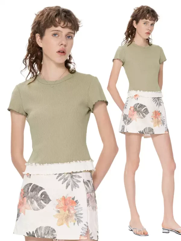 Fitted and shoulder-fitting short-sleeved T-shirt - Image 2