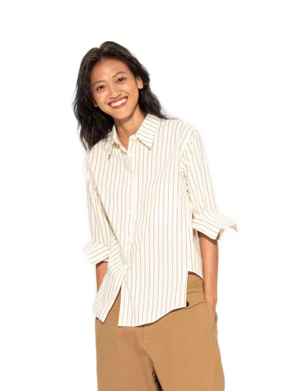 Women in asymmetrical long-sleeved shirts - Image 4