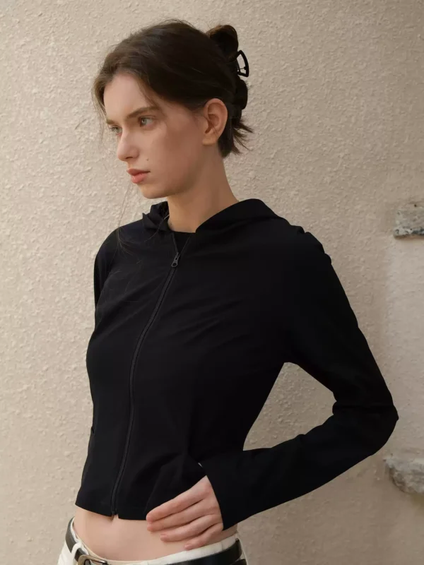 A thin-sleeved hooded jacket with shoulder straps - Image 3