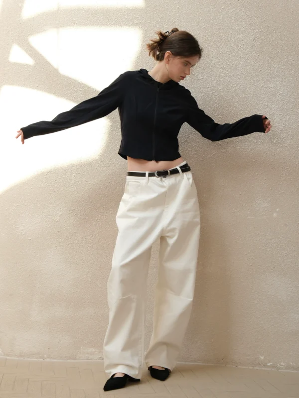 A thin-sleeved hooded jacket with shoulder straps