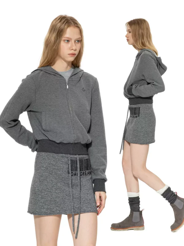 A new textured and color-blocked short coat - Image 3
