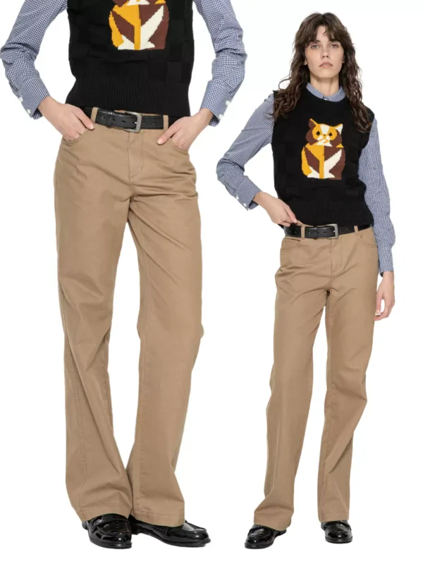 The slimming khaki micro-flared trousers are versatile - Image 3