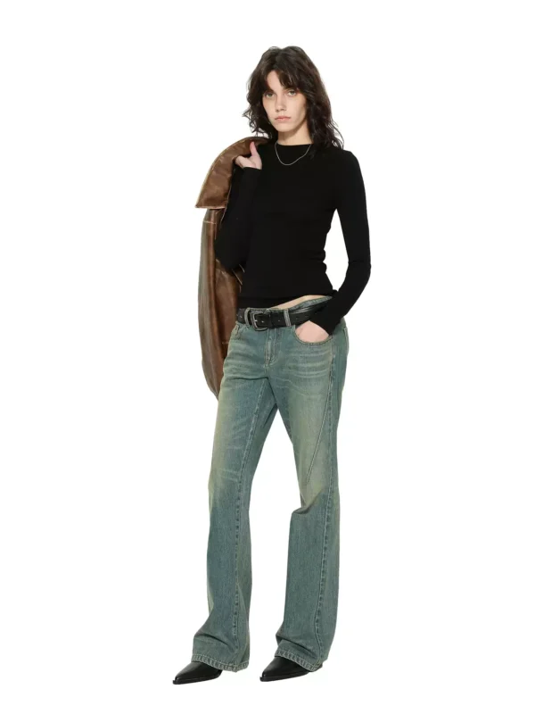 A woman in tight, slightly flared jeans - Image 4