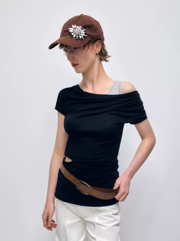 A woman in a T-shirt with a slanted shoulder and a swing neck - Image 3