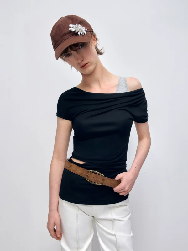 A woman in a T-shirt with a slanted shoulder and a swing neck - Image 2