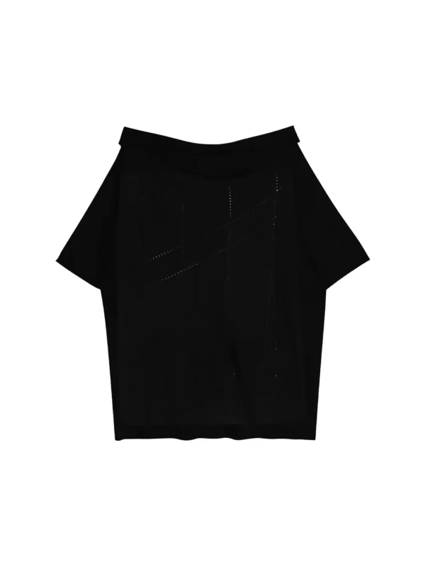 Wear T-shirts with irregular collars frequently - Image 4