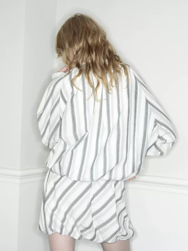A retro design with a niche striped shirt - Image 3