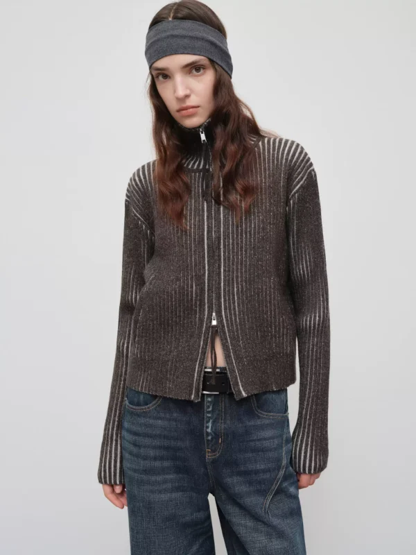 A woman with a stand-up collar sweater and a cardigan - Image 4