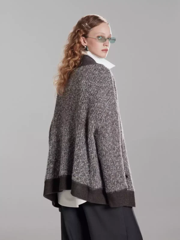 A laid-back blue-gray sweater - Image 3