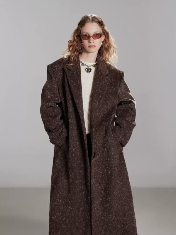 A high-end brown horn-buttoned coat - Image 3