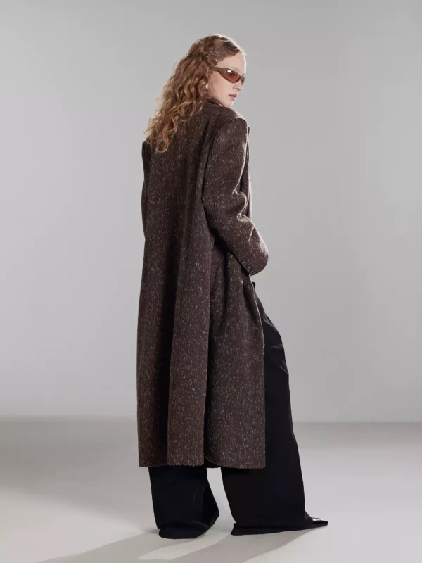 A high-end brown horn-buttoned coat - Image 2
